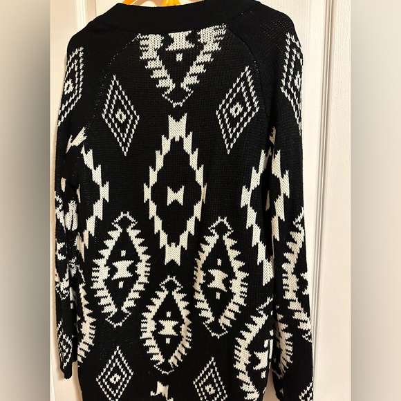 SWS- sweater - Picture 3 of 3